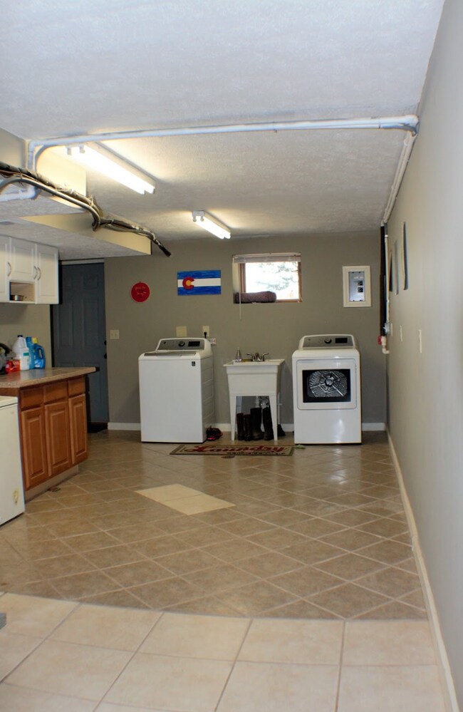 Building Photo - "Charming 3-Bed Retreat with Finished Basement & Fireplace in Scenic Mills River!" Furnished