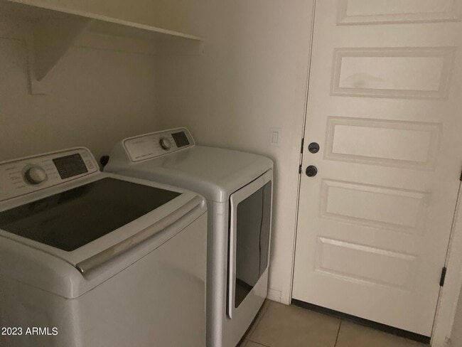 Building Photo - 826 W Nova Pl