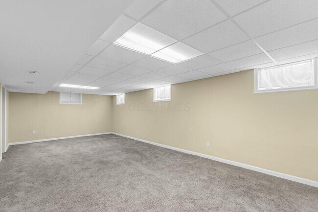 Building Photo - 2063 Inchcliff Rd