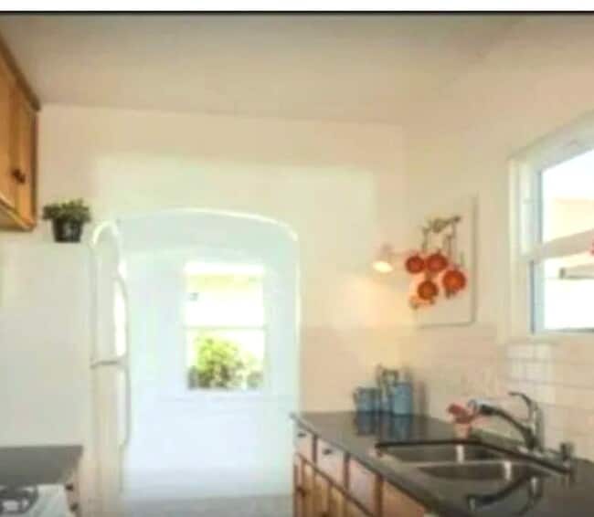 Building Photo - 5835 Broadway