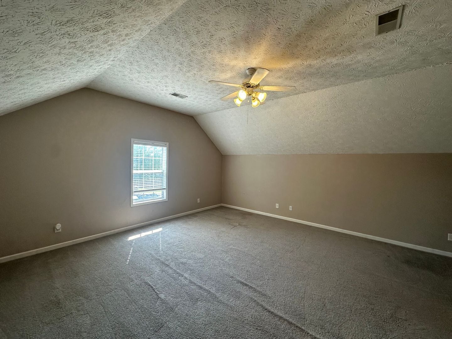 Building Photo - 3222 Briarhill Ct