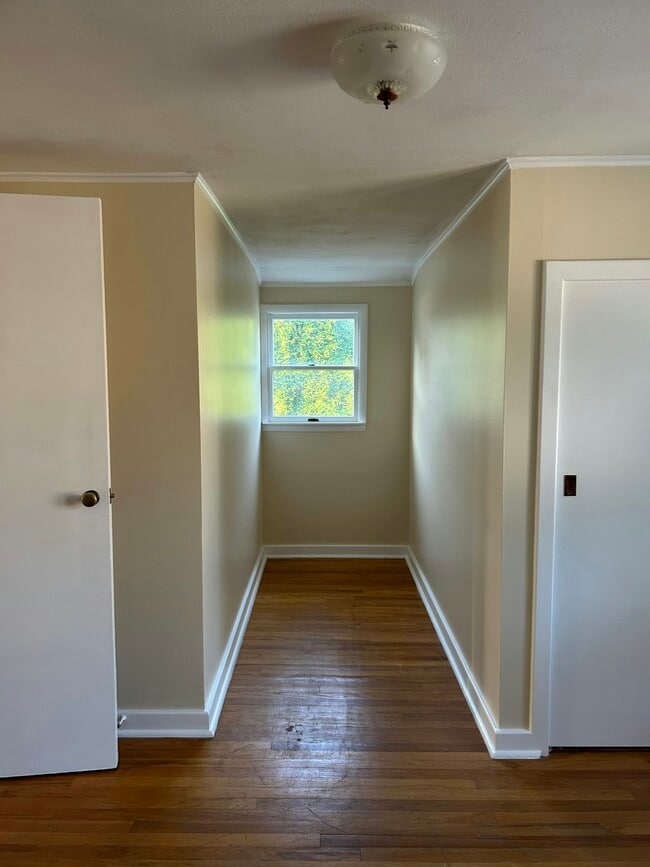 Building Photo - 213 Garden City Dr