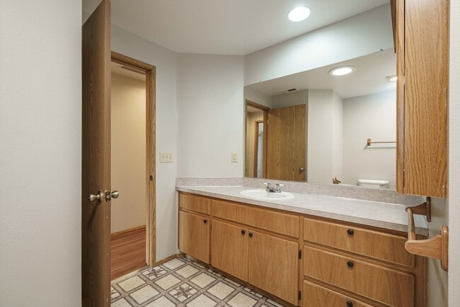 Building Photo - 3 Bedroom 2.5 Bath with workshop and fence...