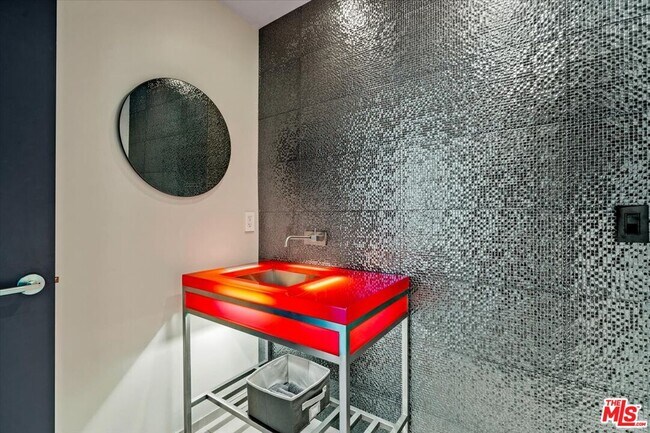 Building Photo - 1175 Los Robles Dr