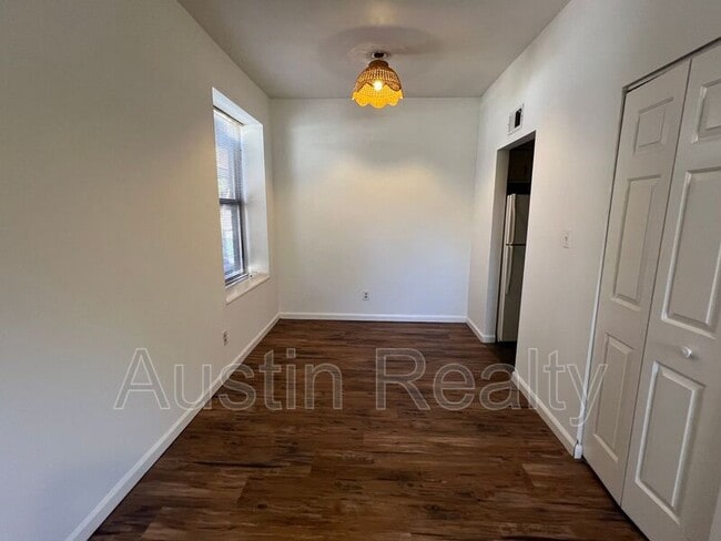 Building Photo - 348 N Newstead Ave