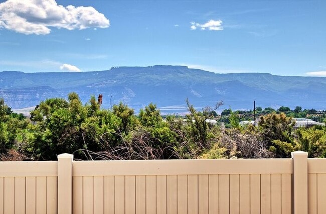 Building Photo - Modern 3 Bedroom 3 Bath Townhome in New Construction Neighborhood