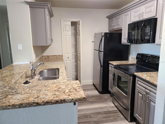 Building Photo - 8911 Manor Loop