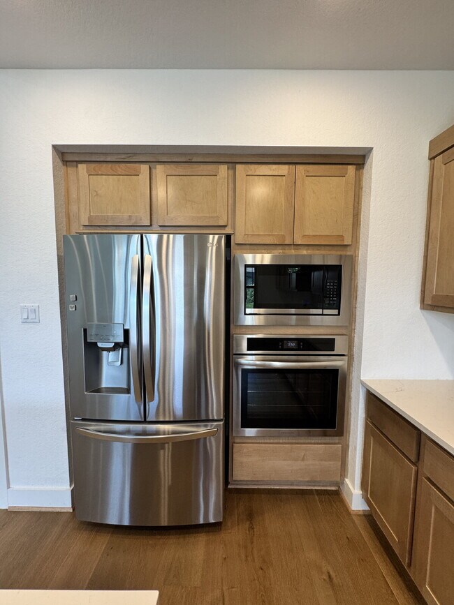 Building Photo - "Charming 4-Bed, 3-Bath Home in Castrovill...