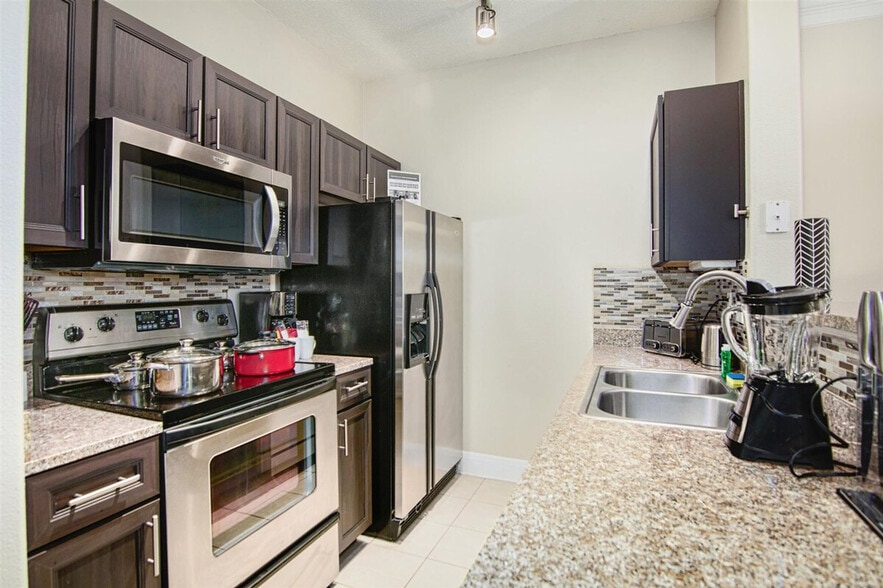 Building Photo - 2024 Post Oak Blvd