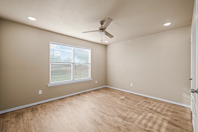 Building Photo - Modern 3/2 in Abernathy, TX