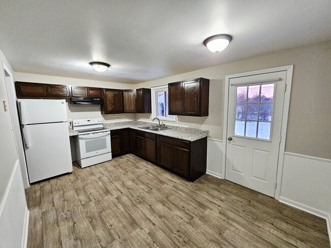 Building Photo - MOVE-IN READY 3bd 1ba Home – Recently Updated!