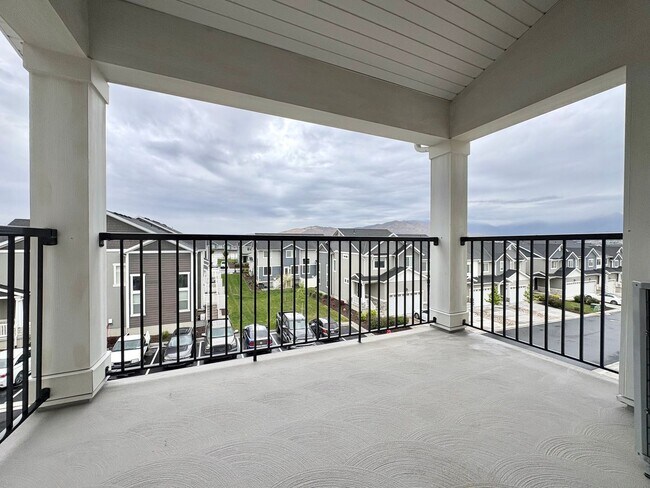 Building Photo - Spacious & Bright 3 Bedroom Condo with Pool Access, Garage, and Prime Lehi Location!