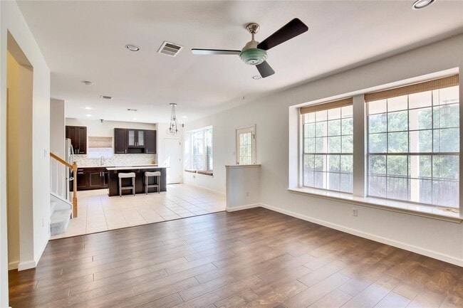 Building Photo - 10321 Beard Ave