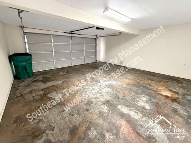 Building Photo - 6630 Lexington Dr