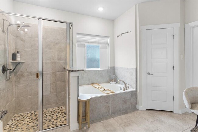 Building Photo - 823 Dreisam