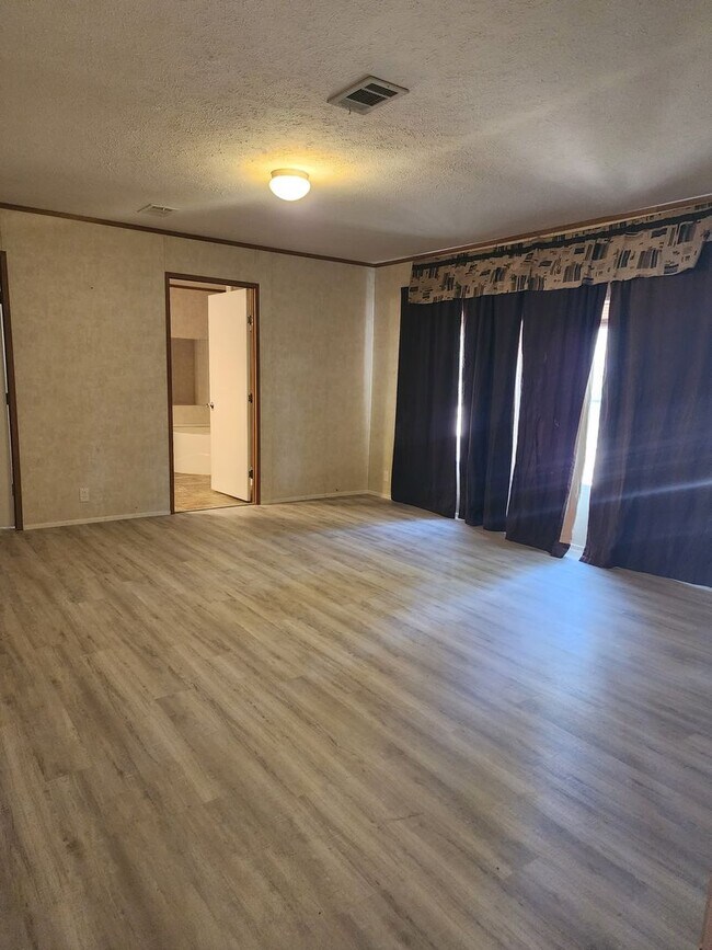 Building Photo - 8315 Burleson Manor Rd