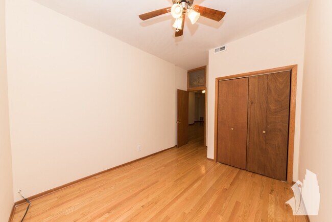 Building Photo - 1208 W Wrightwood Ave