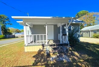 Building Photo - 9447 Peachtree St