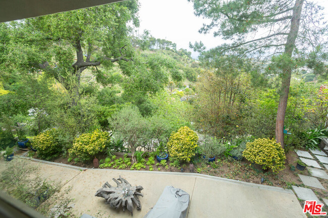 Building Photo - 8809 Appian Way