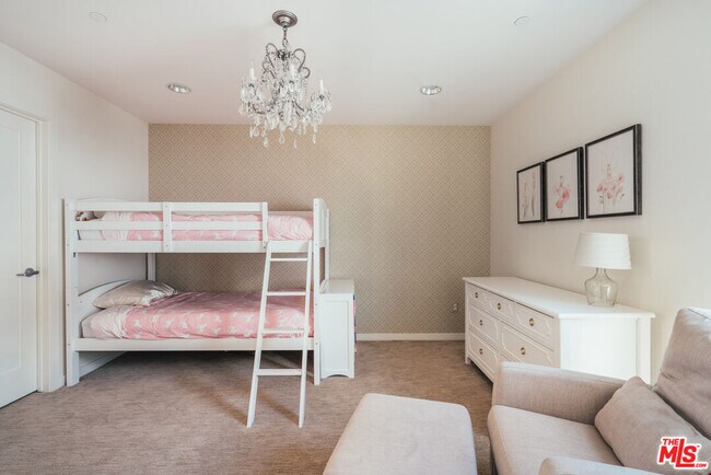 Building Photo - 310 Washington Blvd