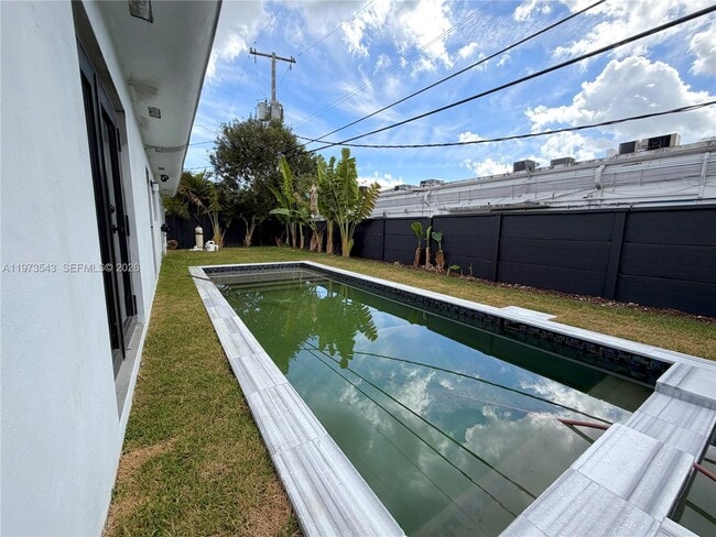 Building Photo - 9410 SW 55th St