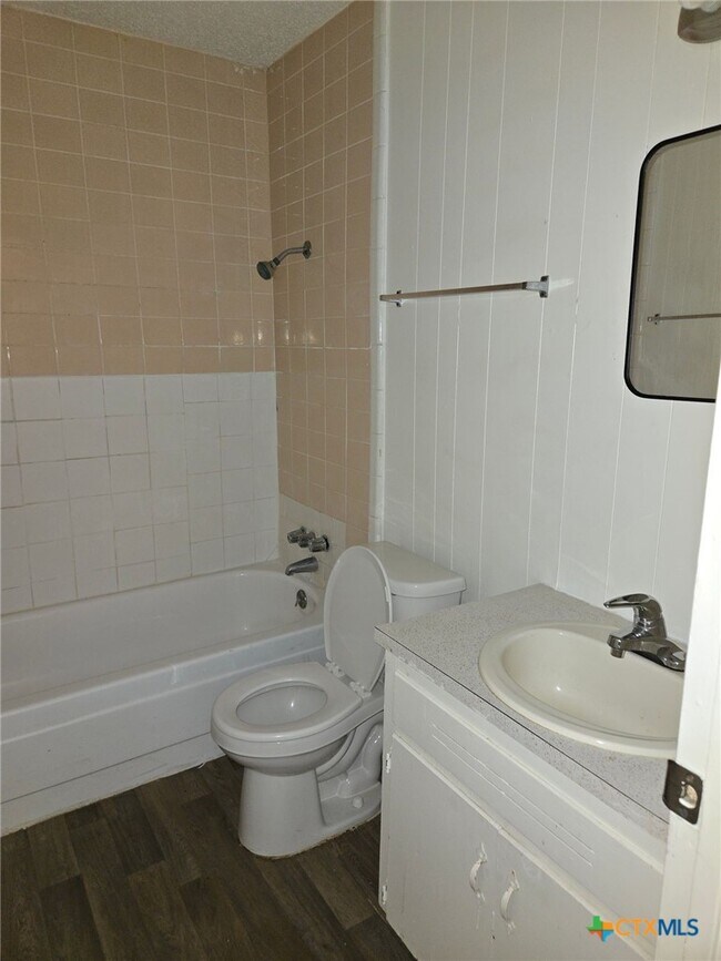 Building Photo - 601 Sunset Ln