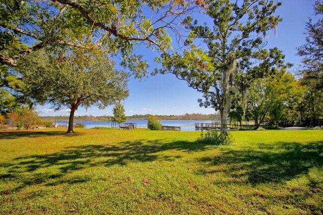 Building Photo - 121 S Triplet Lake Dr
