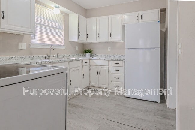 Building Photo - 6814 Lancer Ln