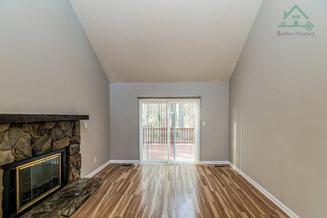 Building Photo - Cozy 2 Bedroom Unit in Raleigh!
