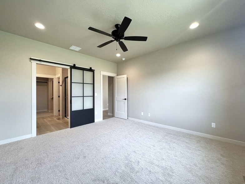 Building Photo - 2300 S Hurd Ave