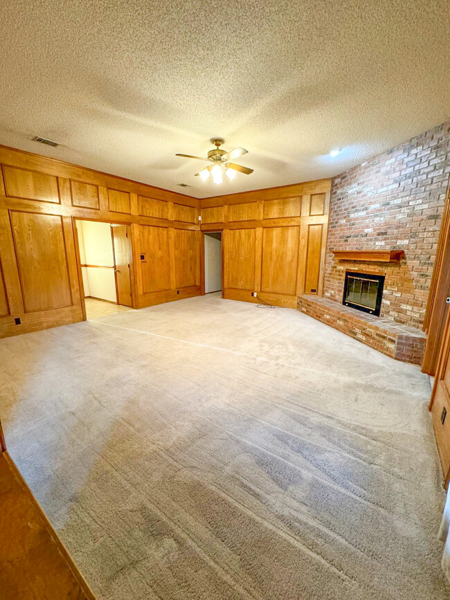 Building Photo - 2722 Margaret Dr
