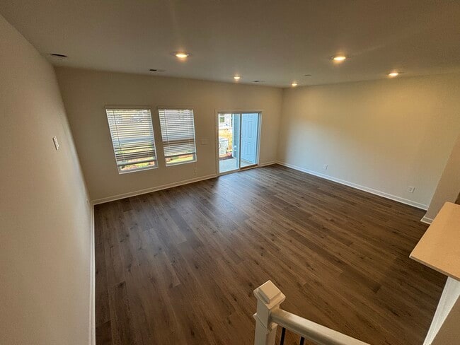 Building Photo - 222 Tiger Lily Dr