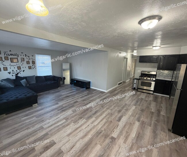 Building Photo - Discover comfort, convenience, and quality living in this beautifully updated 3-bedroom single-fa...