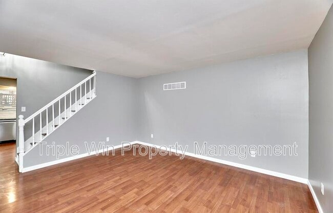 Building Photo - 1661 Rishon Hill Dr