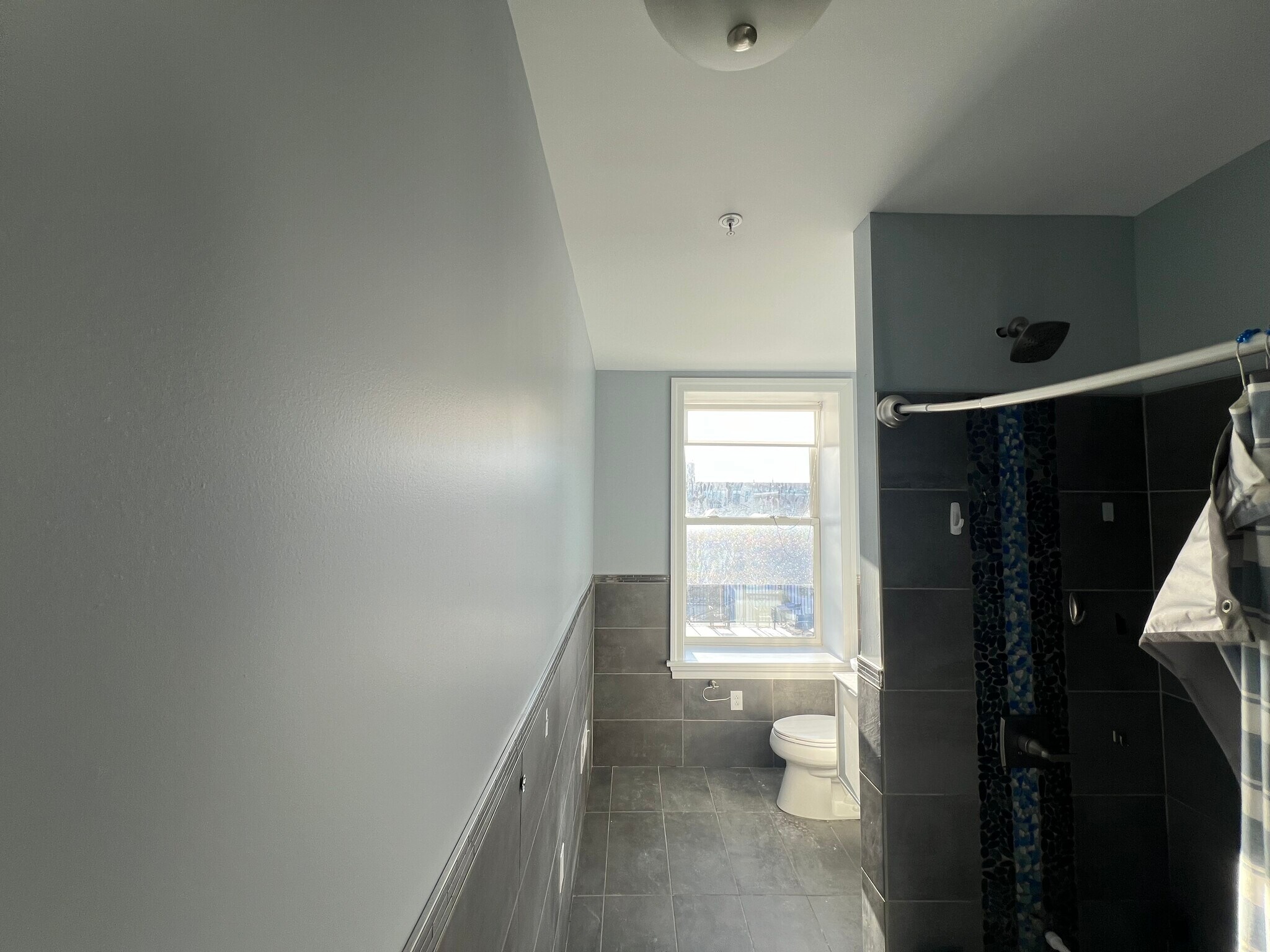 Full Bath - 13 Chester St