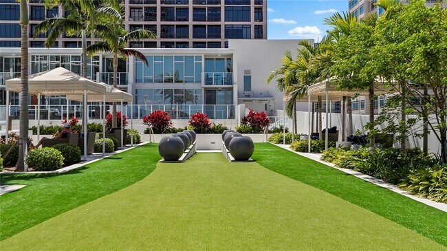 Building Photo - 175 1st St S