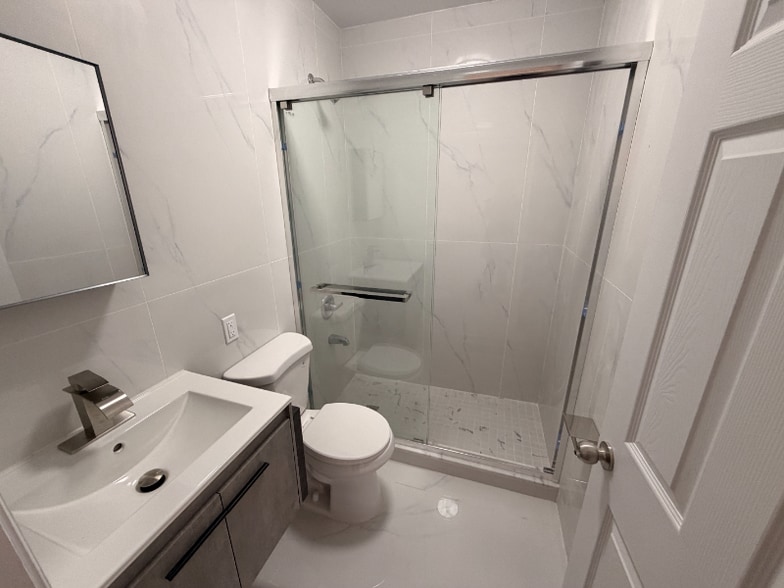 Building Photo - 1039 E 223rd St