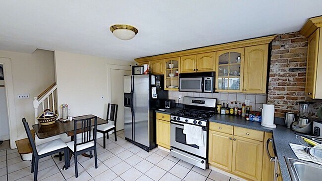 Building Photo - Somerville- 2.5 BR Apartment - 9/1/26 - NO FEE