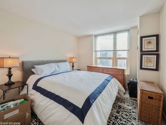 Building Photo - 345 N La Salle Dr