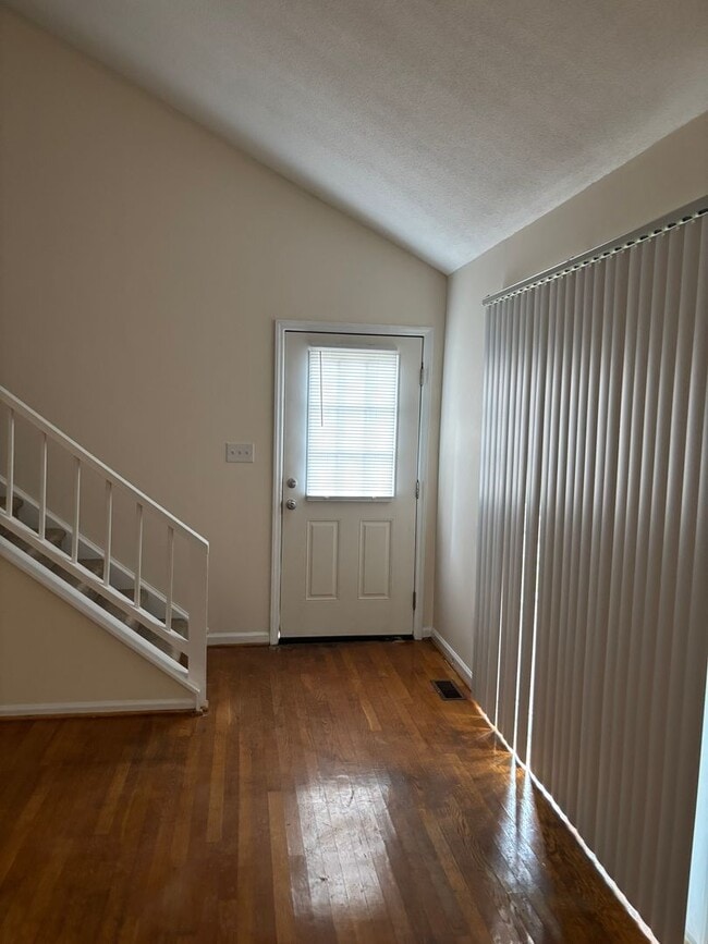 Building Photo - One Month Free **Limited Time**Prime Location