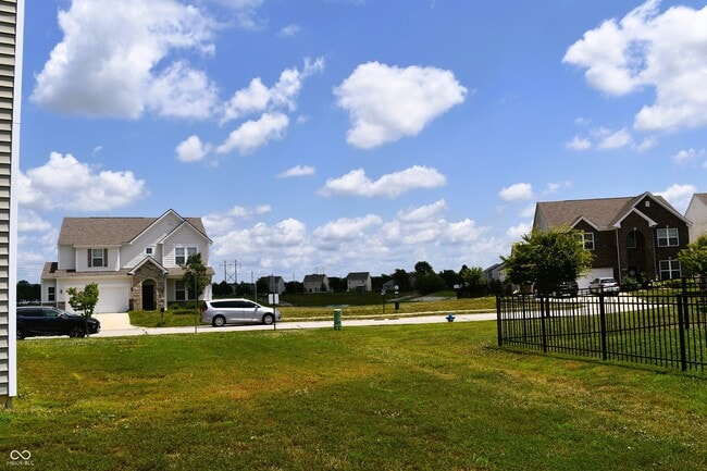 Building Photo - 2327 Creekland Dr