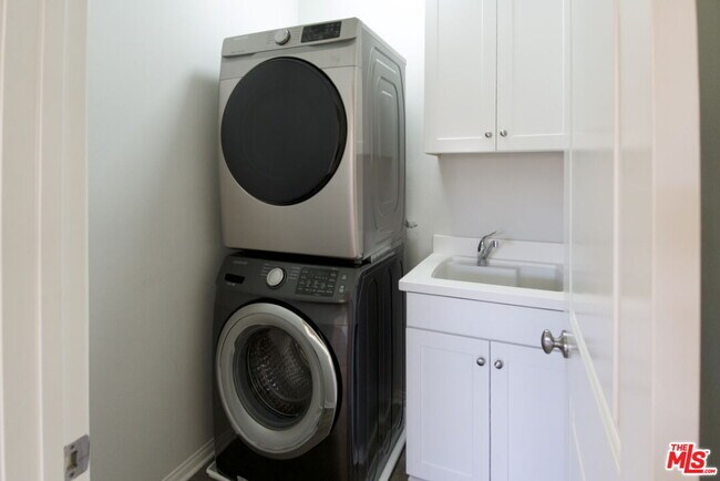 Building Photo - 50 Twin Flower