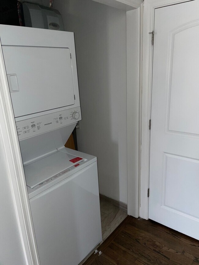 Building Photo - 3663 N Elston Ave