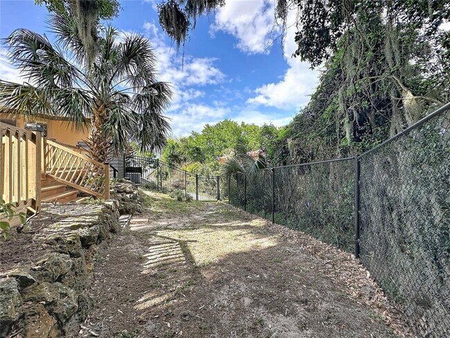 Building Photo - 6846 Lake View Dr