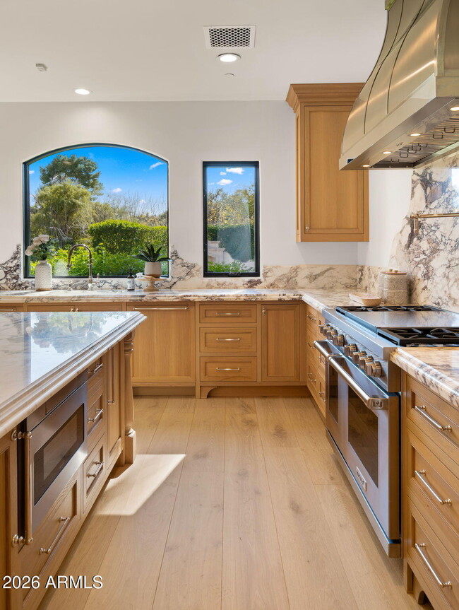 Building Photo - 8501 N Golf Dr