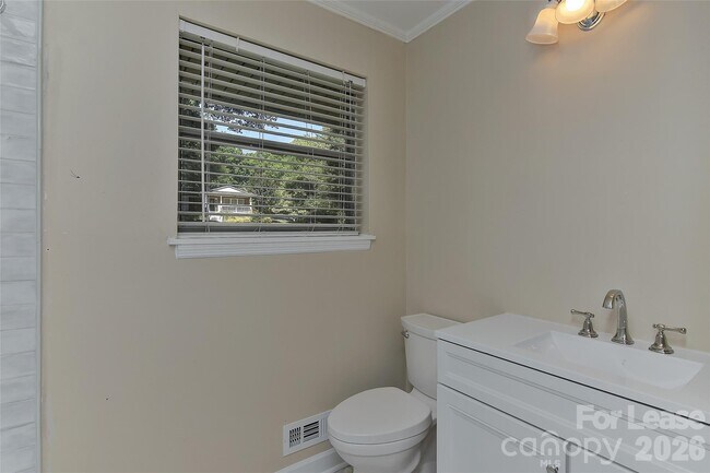 Building Photo - 1215 Sewickley Dr