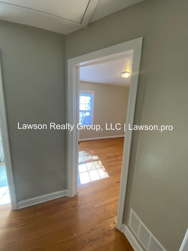 Building Photo - Cozy Raleigh Court Ranch with Partially Finished Basement