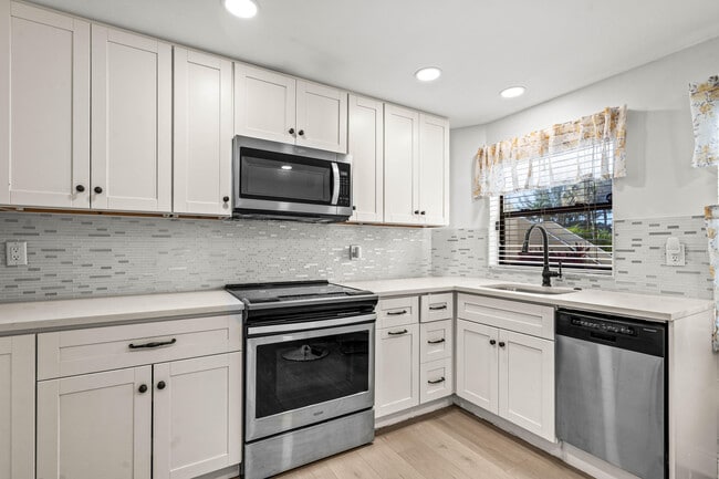 Building Photo - 5945 Parkwalk Dr