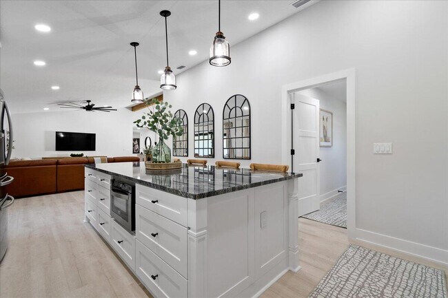 Building Photo - 16748 Fox Trail Ln