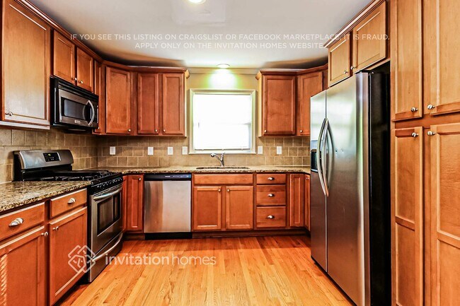 Building Photo - 1142 Eastview Dr